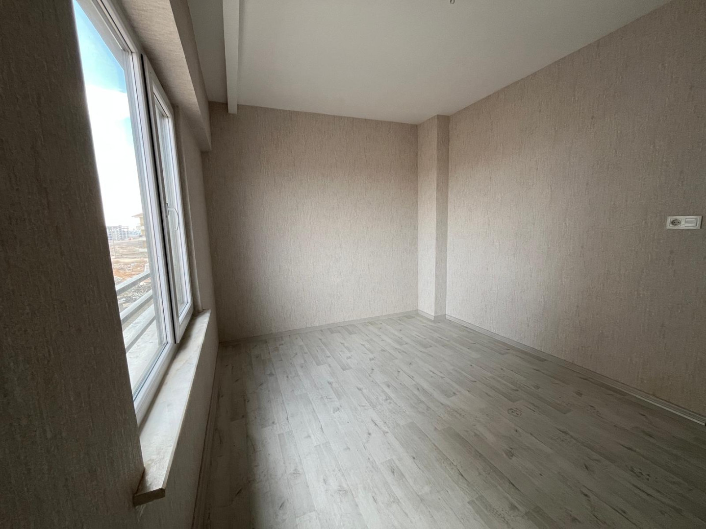 KOSOVA DA SIFIR BALKON TEZGAHLI 3+1 DAİRE